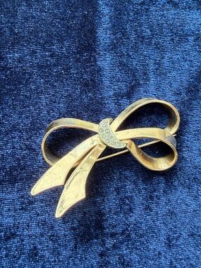 Vintage Gold-Tone Ribbin Bow Tie Style Brooch